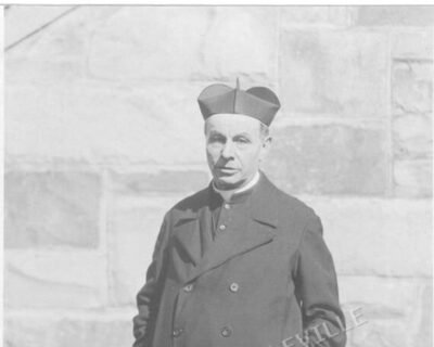Portrait du père Joseph François Sollier, prêtre mariste originaire de Saint-Martin-de-Belleville, probablement à Boston vers 1930.